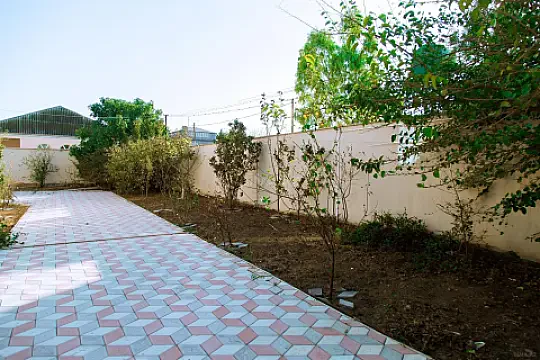 Kirayə verilir 5 otaqlı həyət evi 450 m²