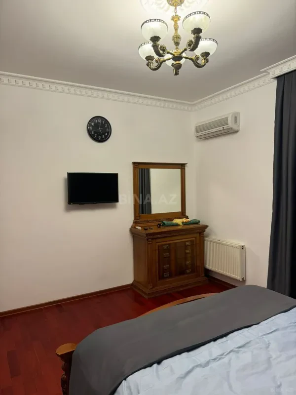 Kirayə verilir 5 otaqlı həyət evi 450 m²