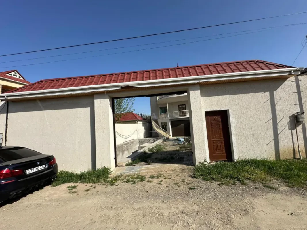 Satılır 9 otaqlı həyət evi 600 m²