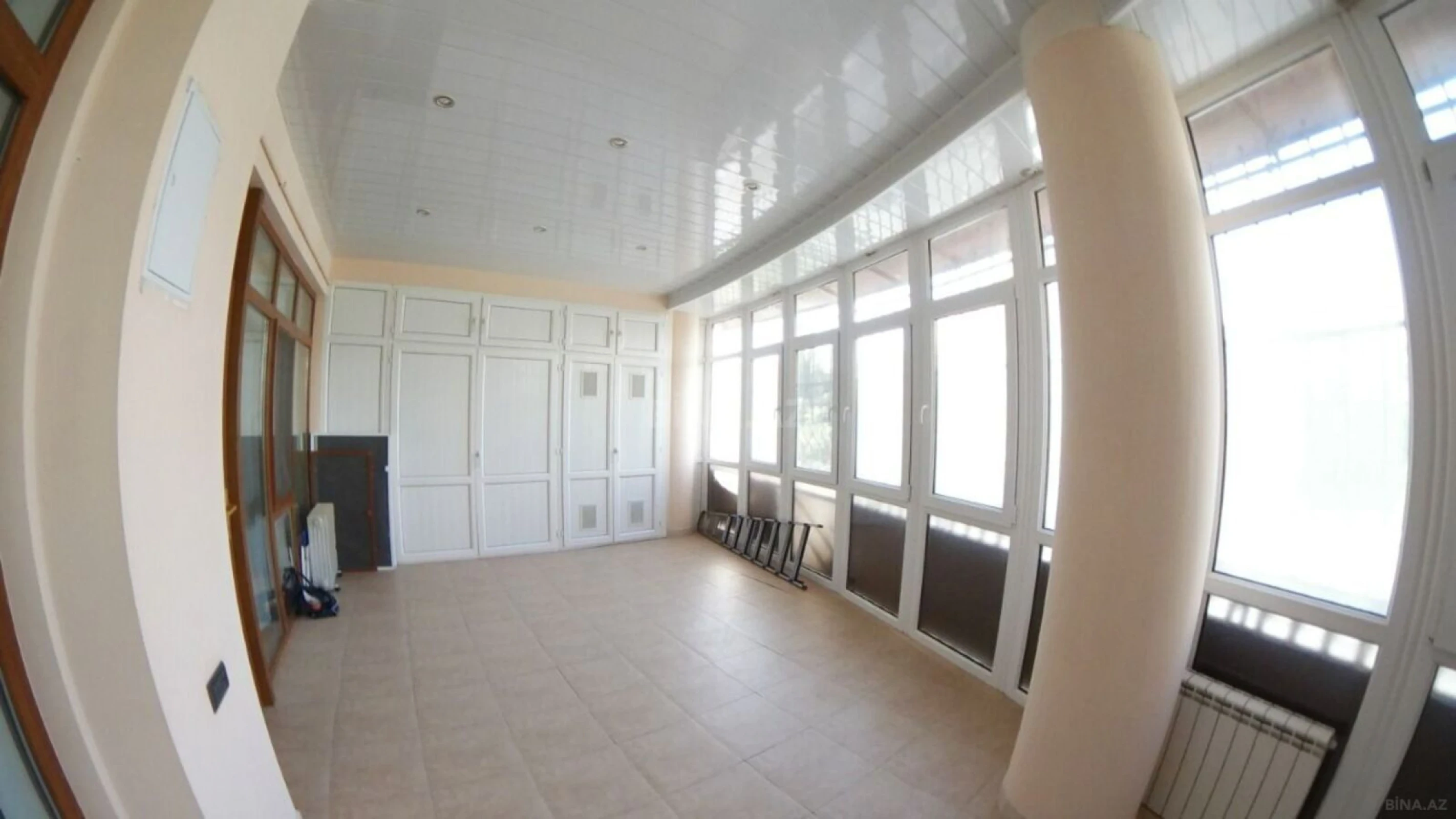 Satılır 4 otaqlı mənzil 173 m²