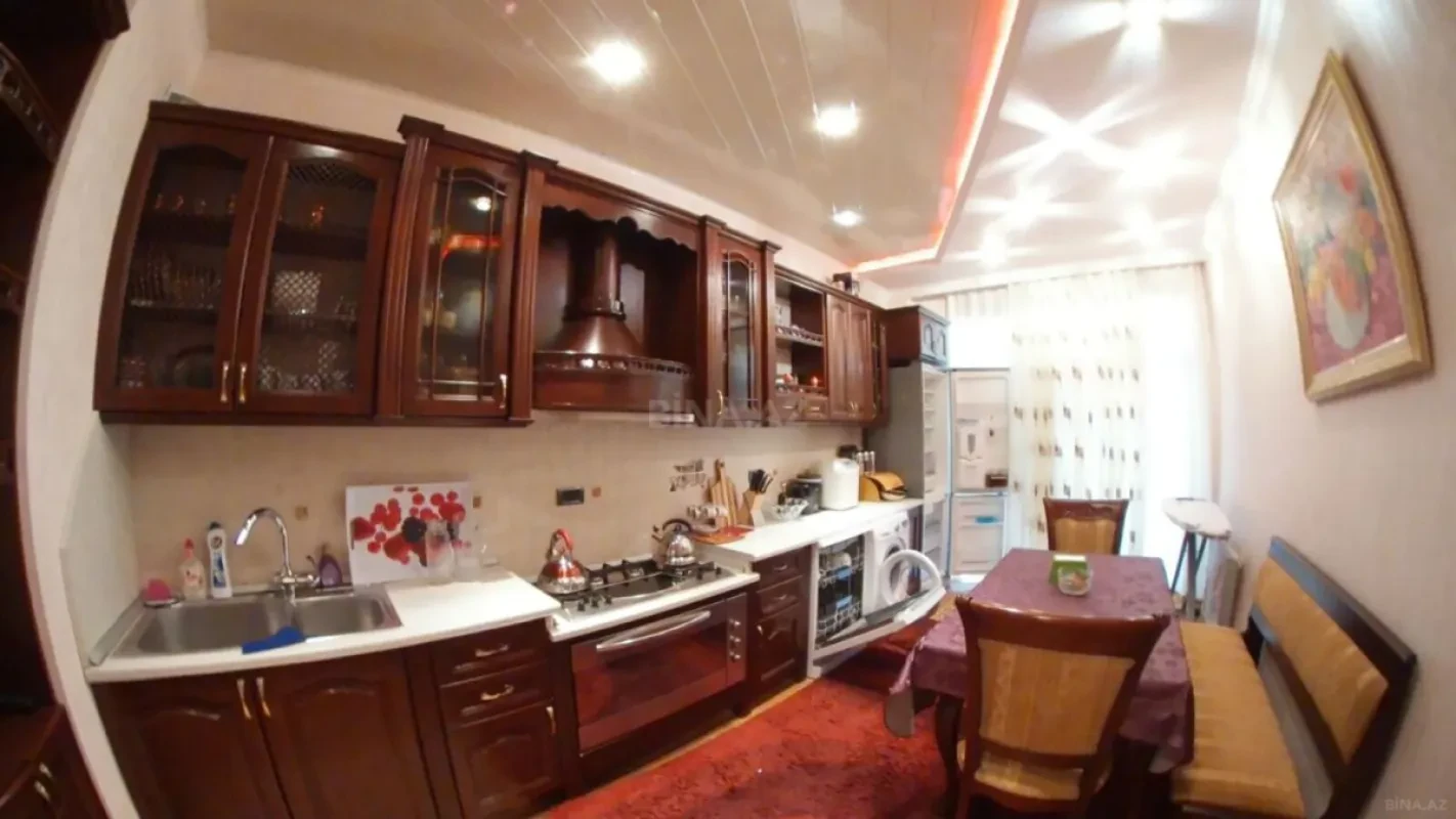 Satılır 4 otaqlı mənzil 173 m²