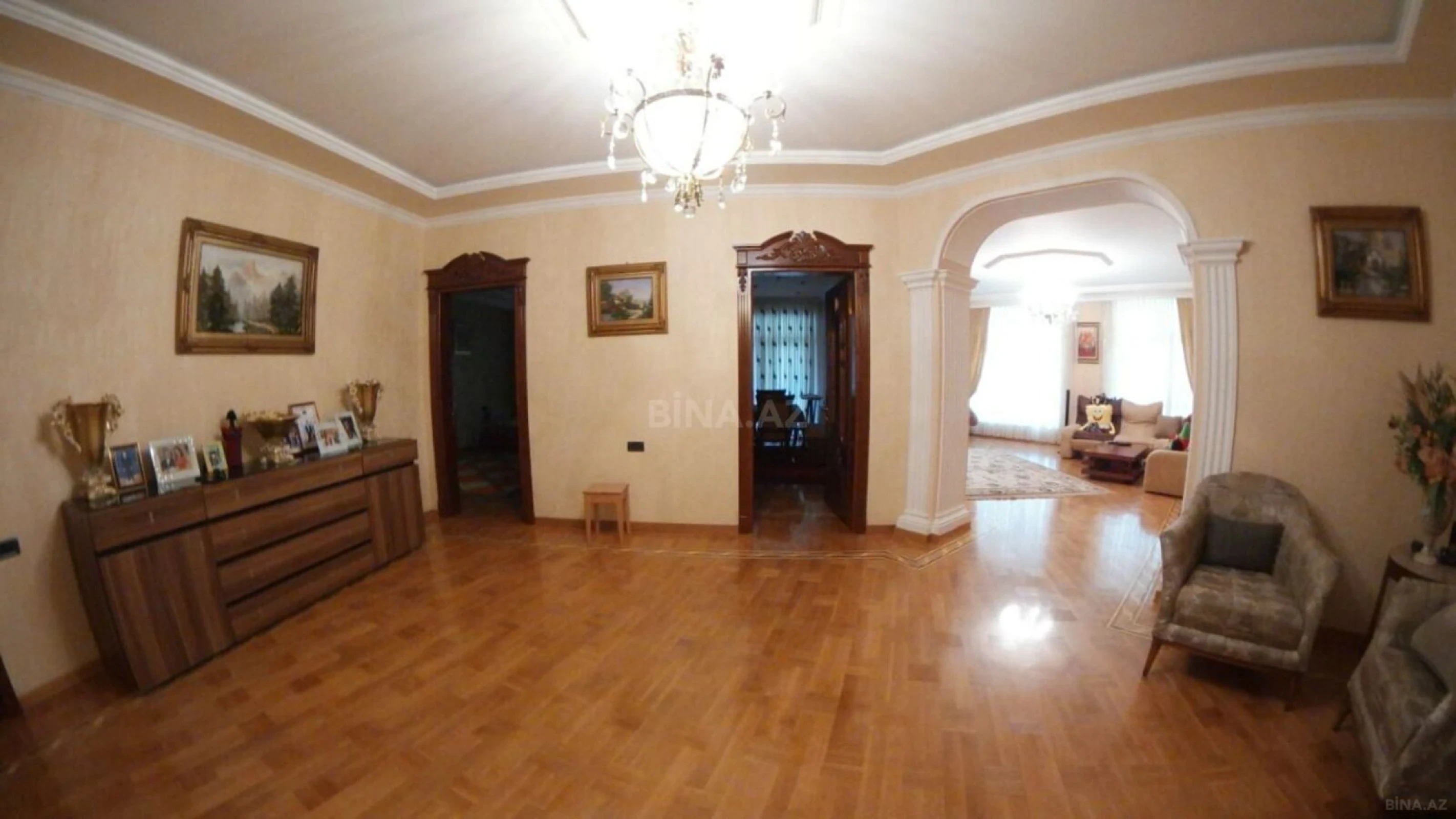 Satılır 4 otaqlı mənzil 173 m²