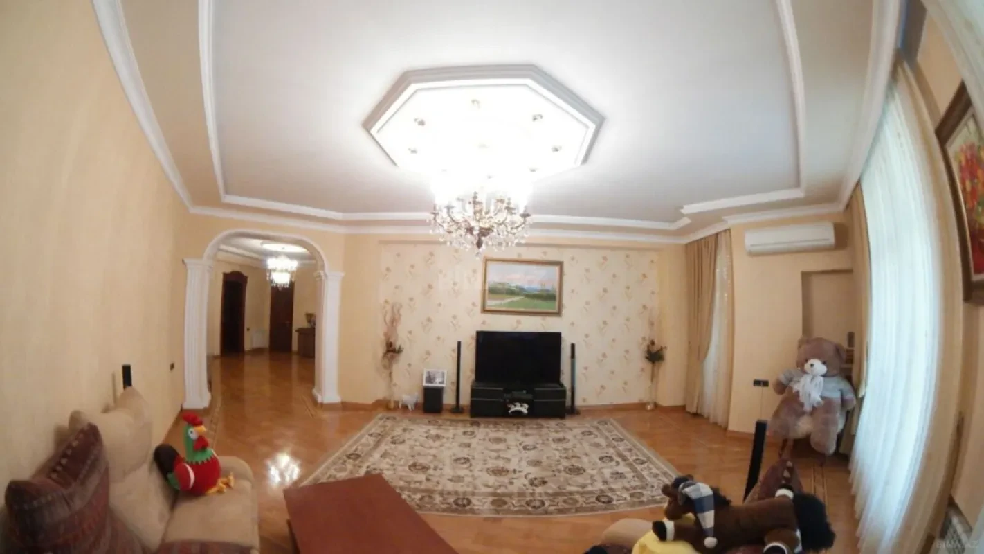 Satılır 4 otaqlı mənzil 173 m²