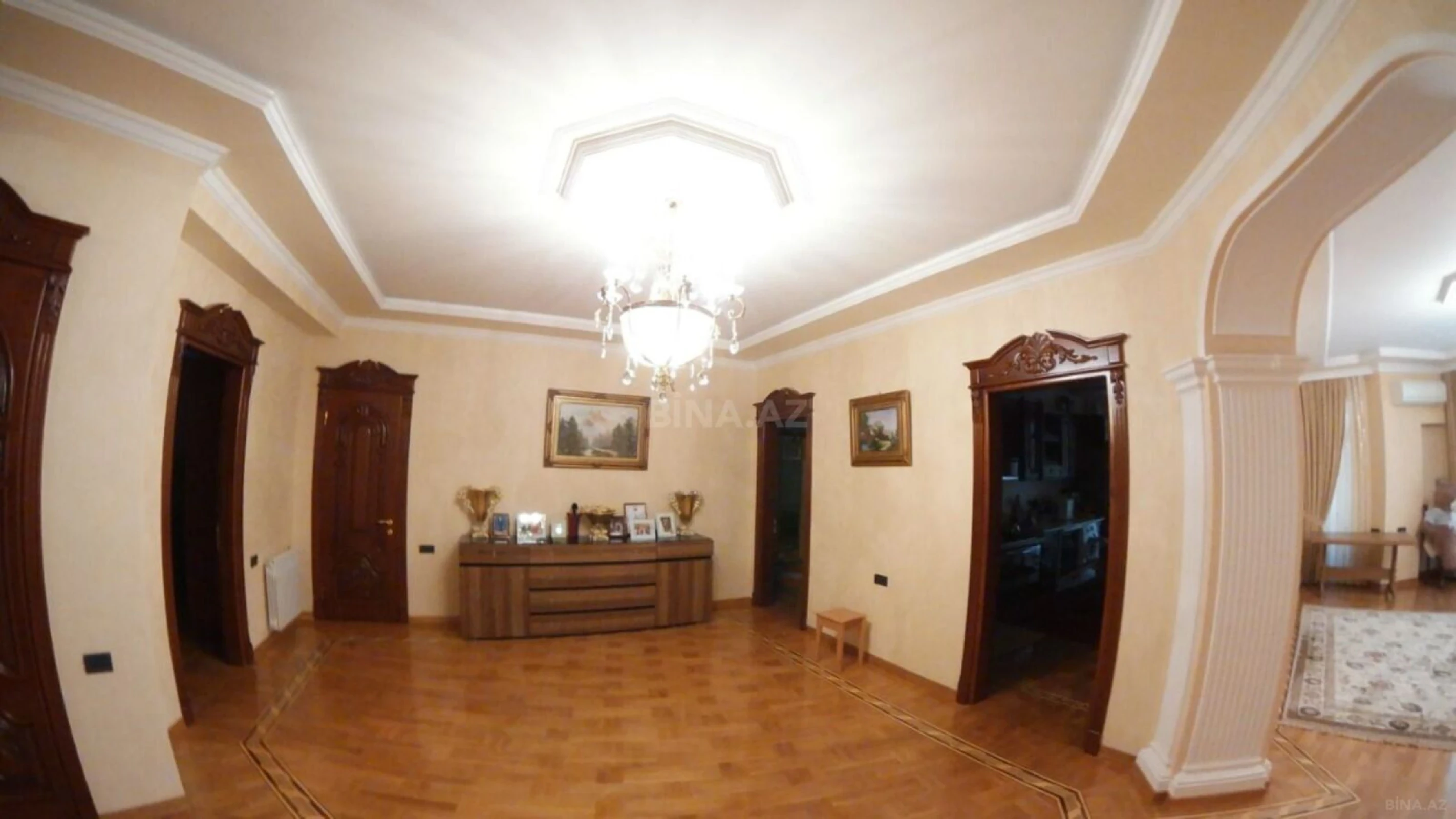 Satılır 4 otaqlı mənzil 173 m²
