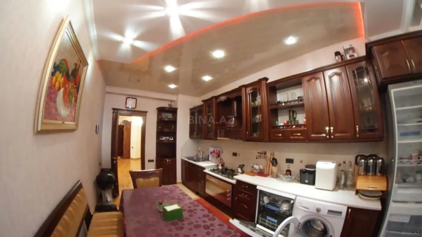 Satılır 4 otaqlı mənzil 173 m²