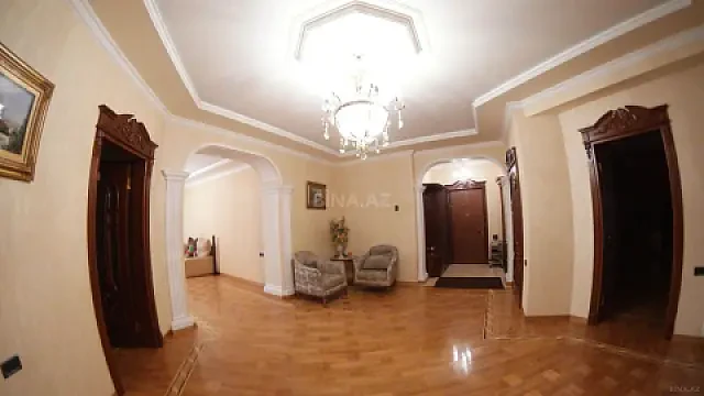 Satılır 4 otaqlı mənzil 173 m²