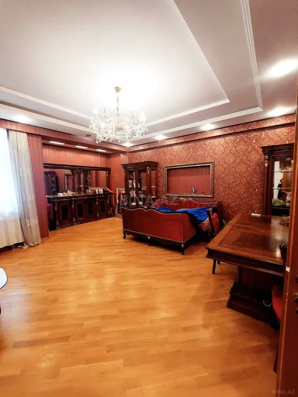 Satılır 4 otaqlı mənzil 165 m²