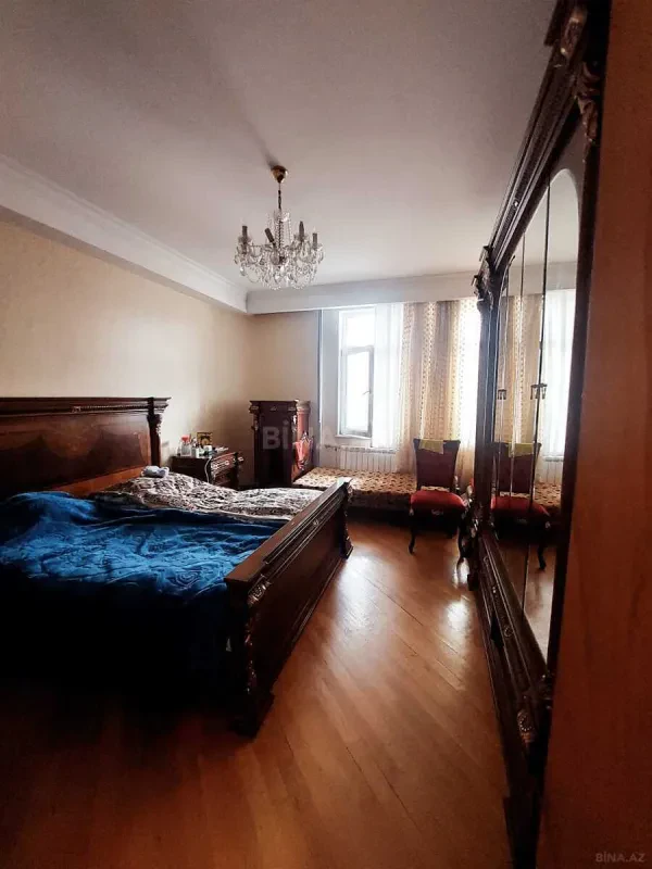 Satılır 4 otaqlı mənzil 165 m²