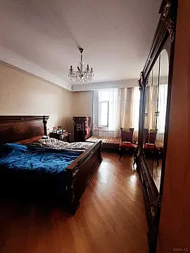 Satılır 4 otaqlı mənzil 165 m²