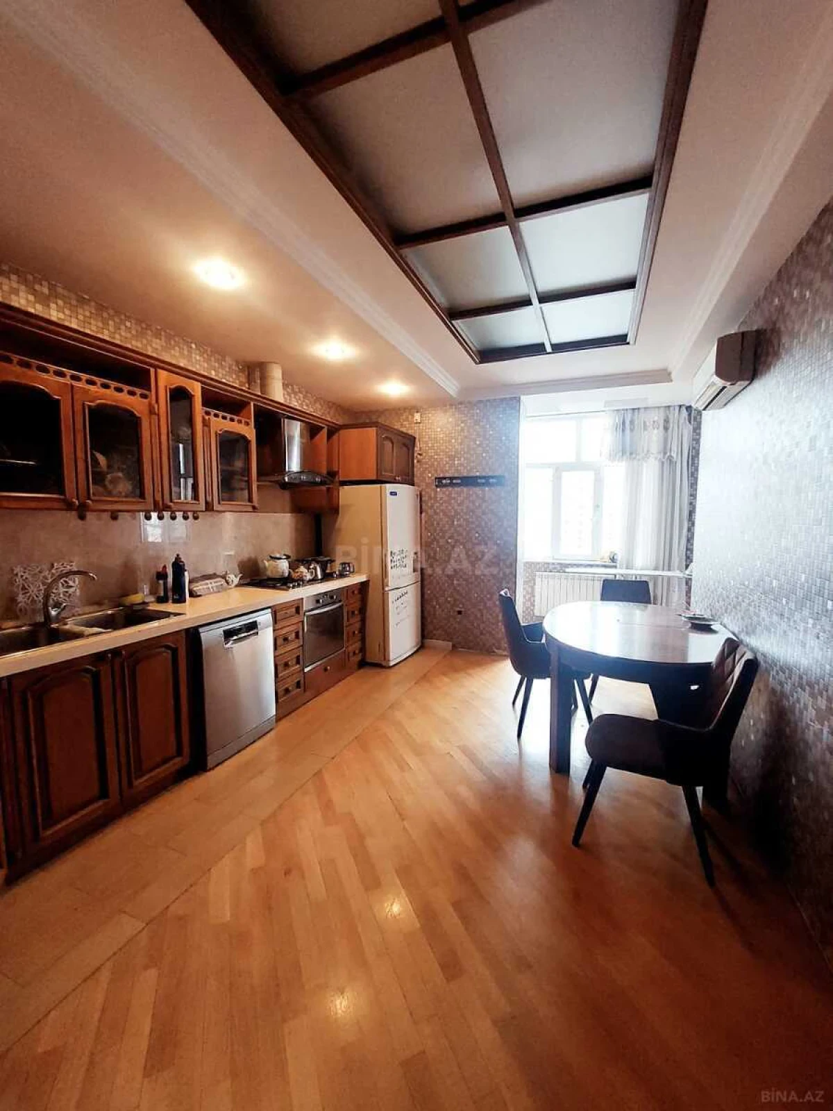 Satılır 4 otaqlı mənzil 165 m²