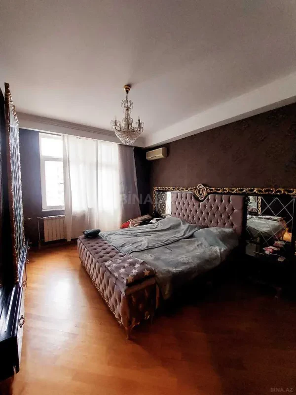 Satılır 4 otaqlı mənzil 165 m²