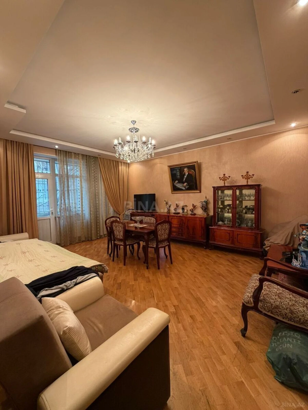 Satılır 2 otaqlı mənzil 92 m²
