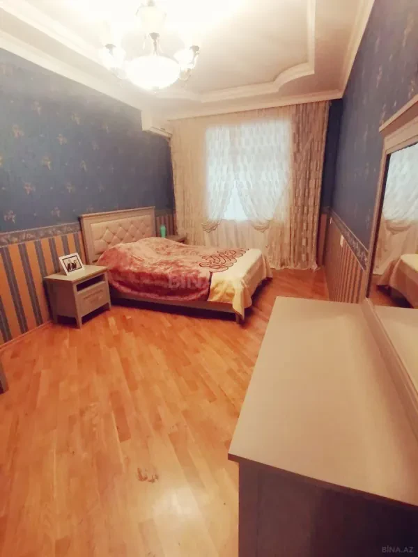 Satılır 3 otaqlı mənzil 140 m²