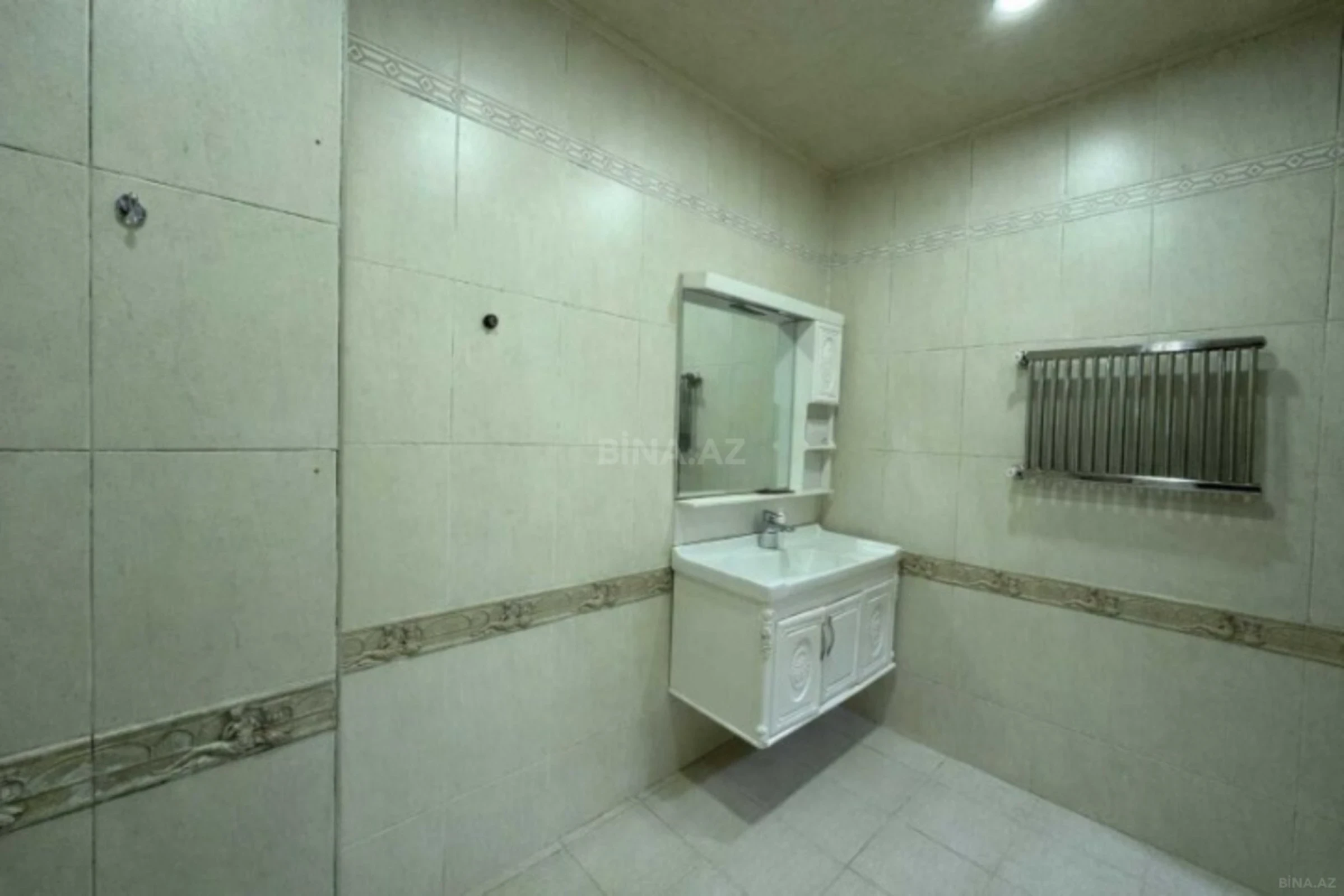 Satılır 3 otaqlı mənzil 140 m²