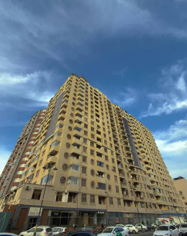 Satılır 3 otaqlı mənzil 145 m²