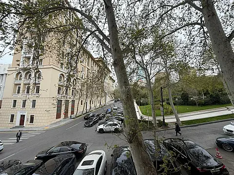 Kirayə verilir 3 otaqlı mənzil 120 m² — Bakı 3 otaq 120.00 m²