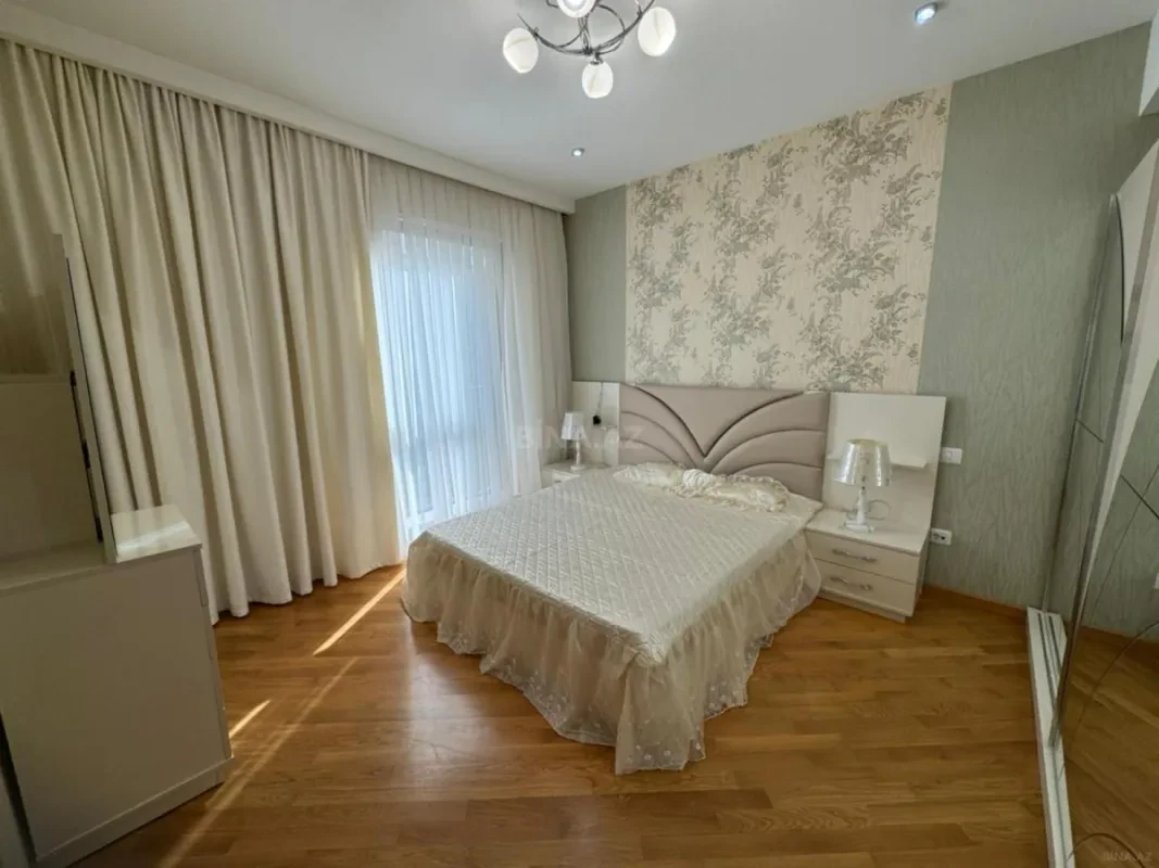 Kirayə verilir 3 otaqlı mənzil 140 m²