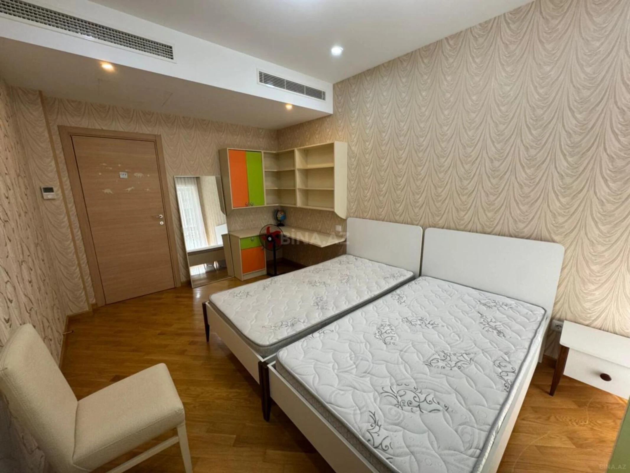 Kirayə verilir 3 otaqlı mənzil 140 m²