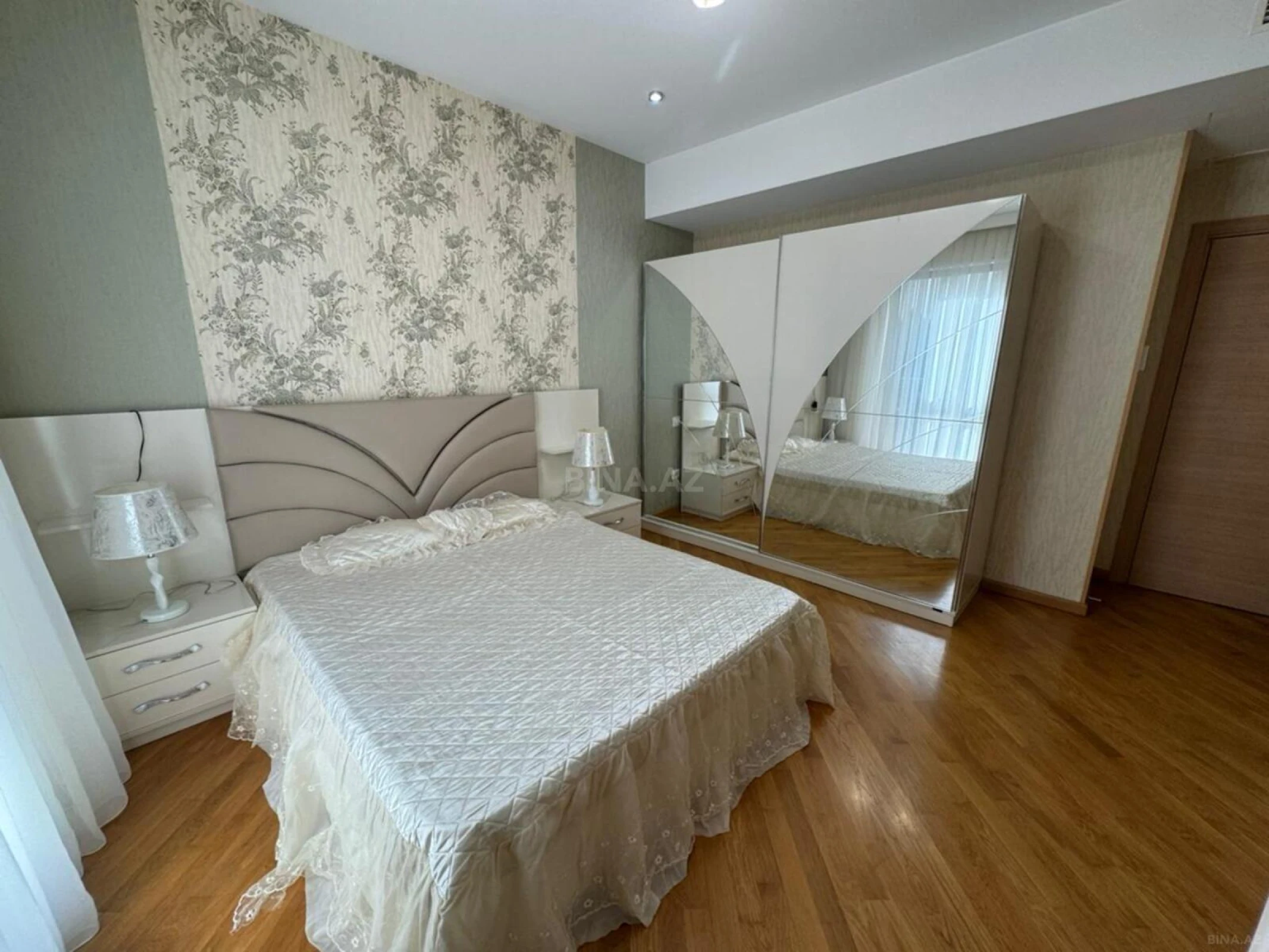 Kirayə verilir 3 otaqlı mənzil 140 m²