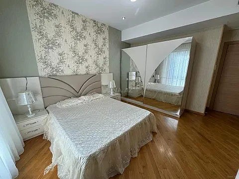 Kirayə verilir 3 otaqlı mənzil 140 m²