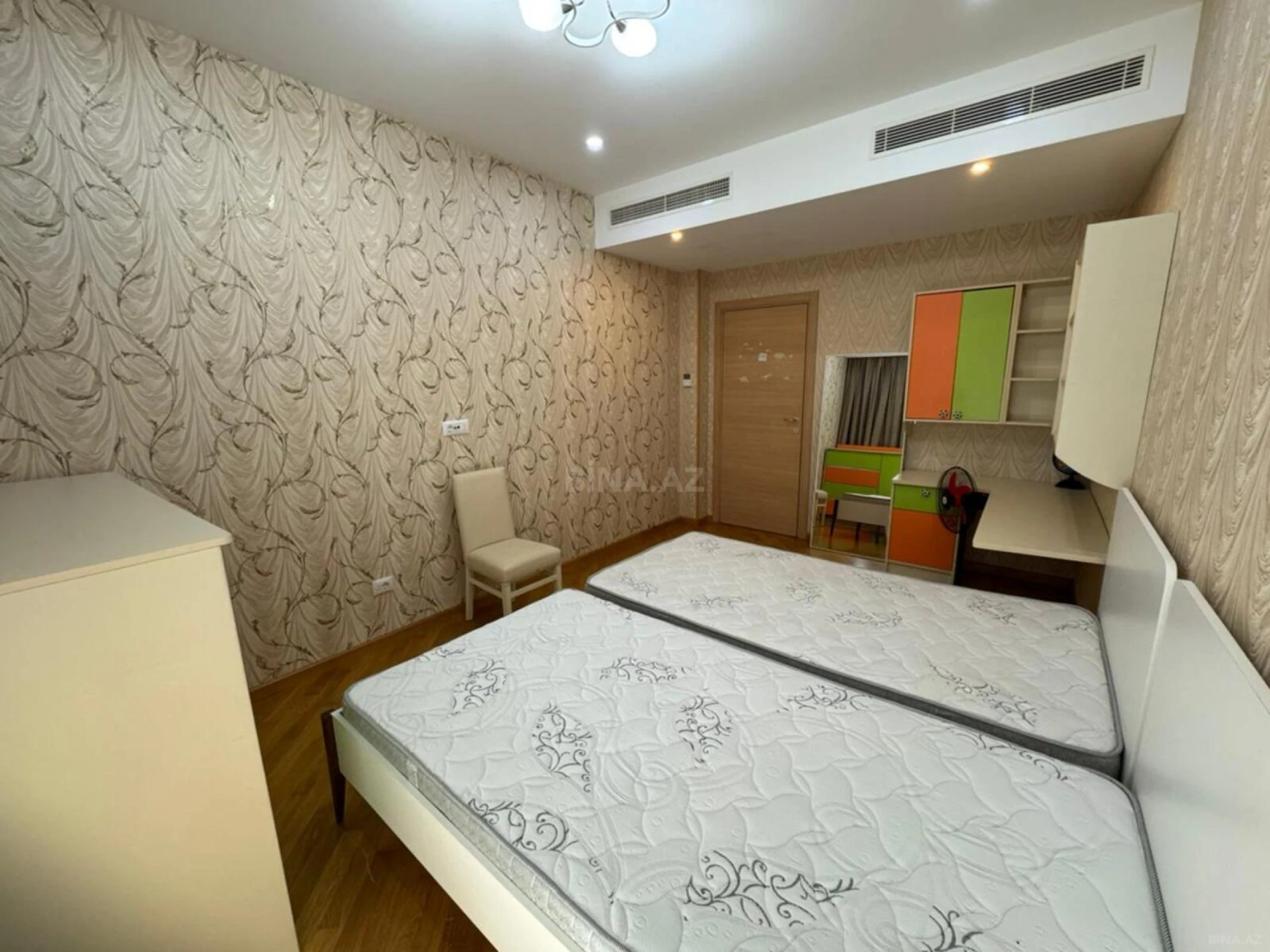 Kirayə verilir 3 otaqlı mənzil 140 m²