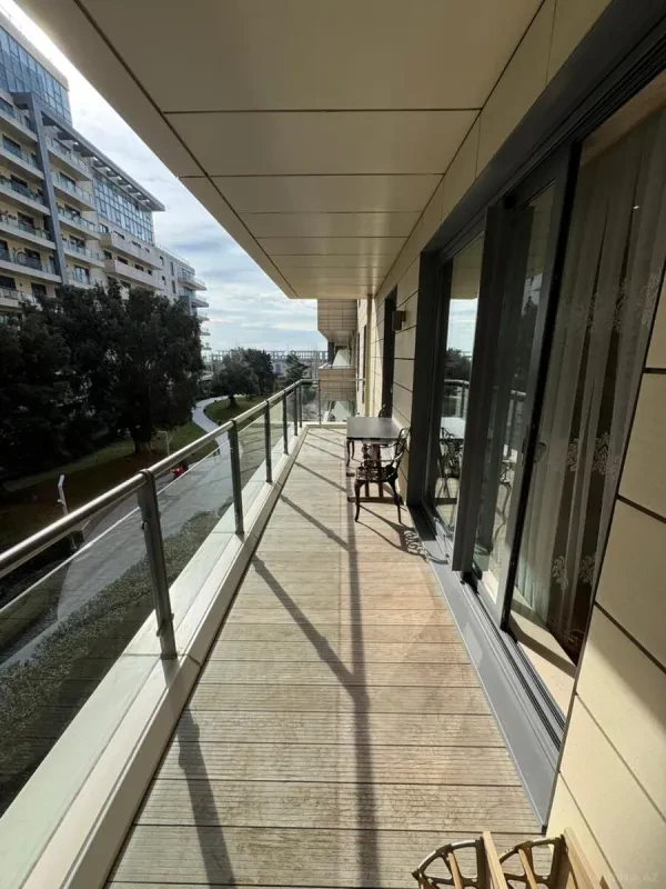 Kirayə verilir 3 otaqlı mənzil 140 m²