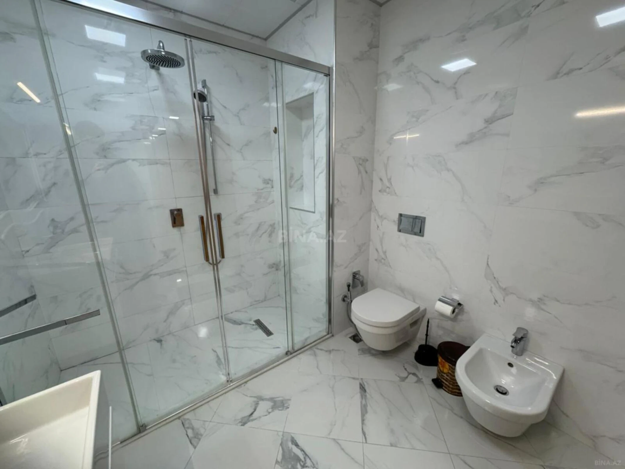 Kirayə verilir 3 otaqlı mənzil 140 m²