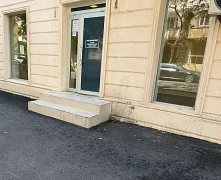 Kirayə verilir 4 otaqlı ofis 115 m² — Bakı 4 otaq 115.00 m²
