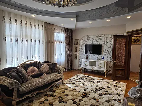 Kirayə verilir 3 otaqlı mənzil 125 m²