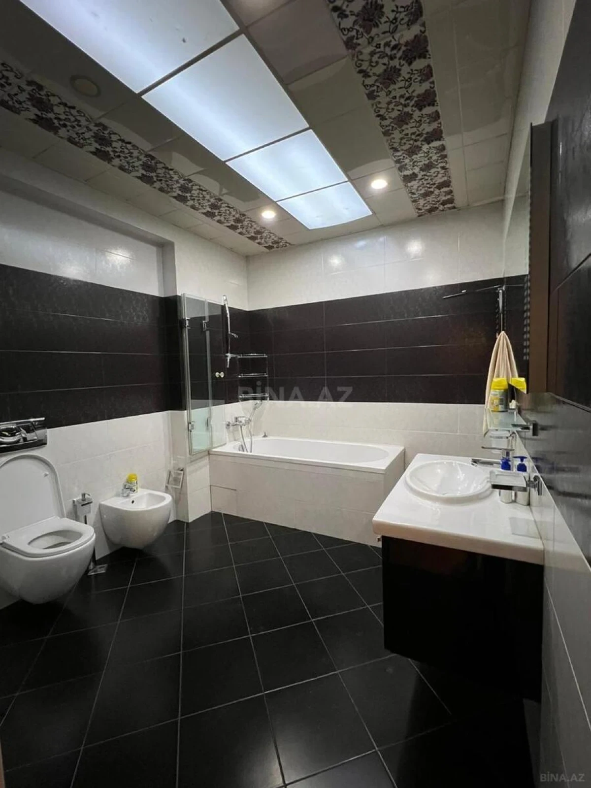 Kirayə verilir 3 otaqlı mənzil 140 m²