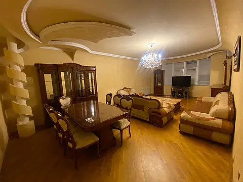 Kirayə verilir 3 otaqlı mənzil 120 m² — Bakı, Nərimanov 3 otaq 120.00 m²