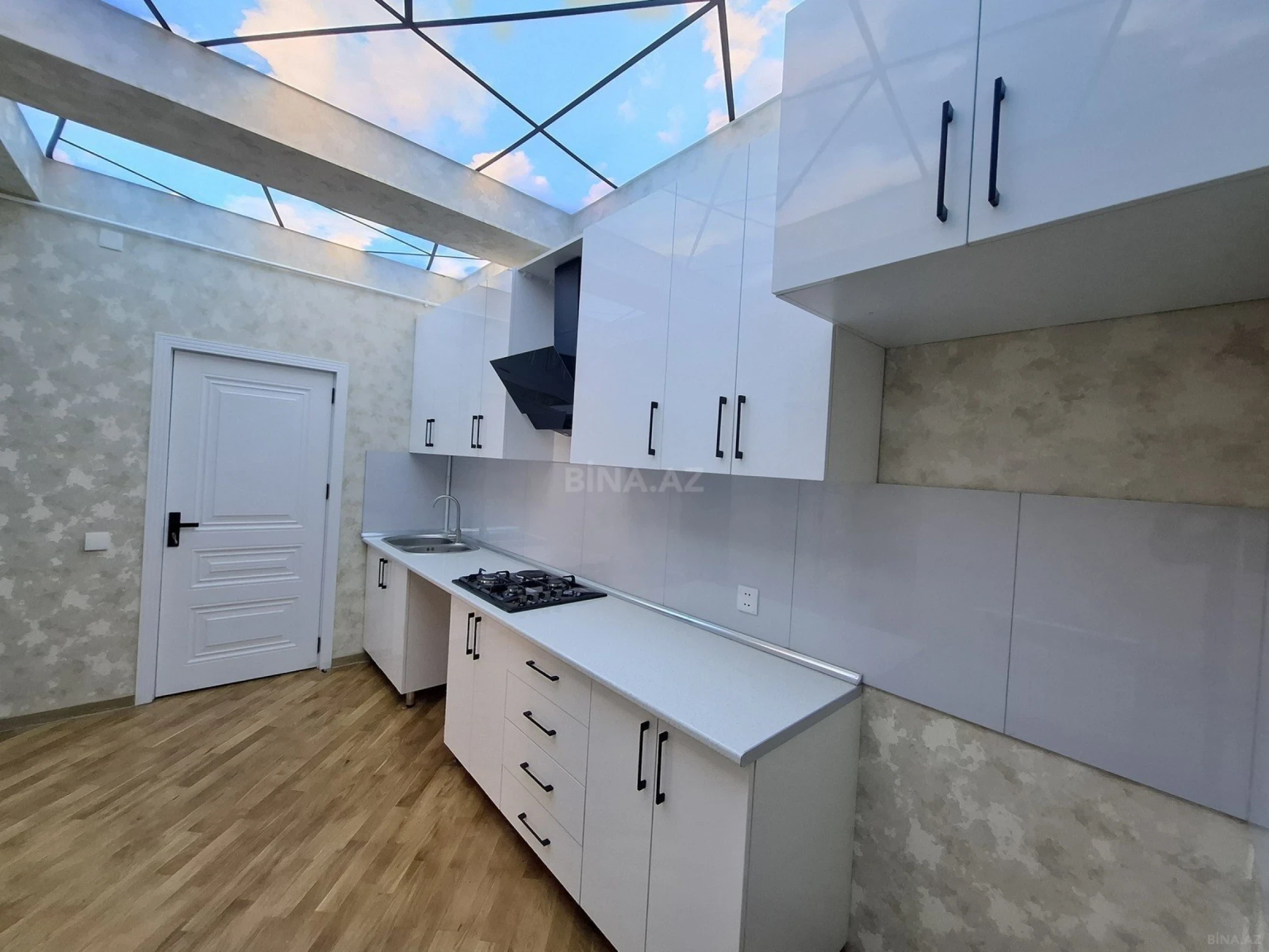 Satılır 2 otaqlı mənzil 56 m²