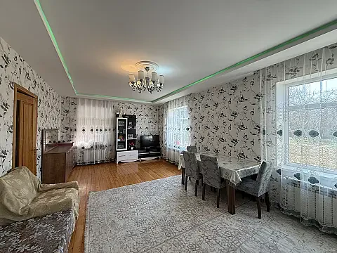 Satılır 5 otaqlı həyət evi 300 m²