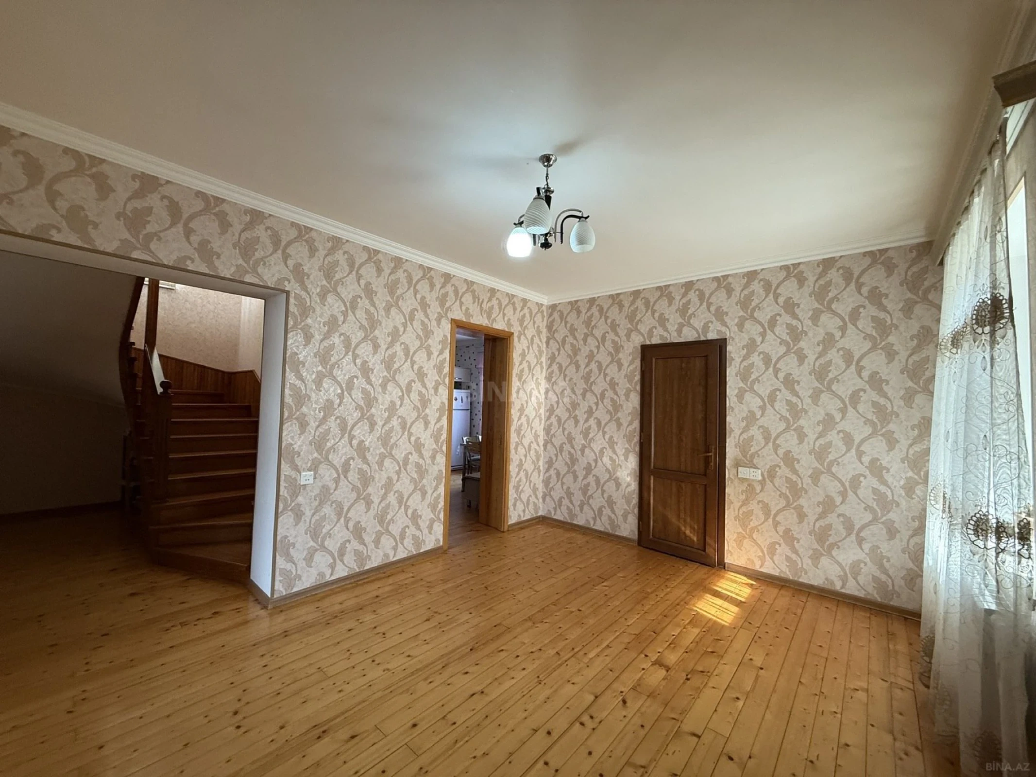 Satılır 5 otaqlı həyət evi 300 m²