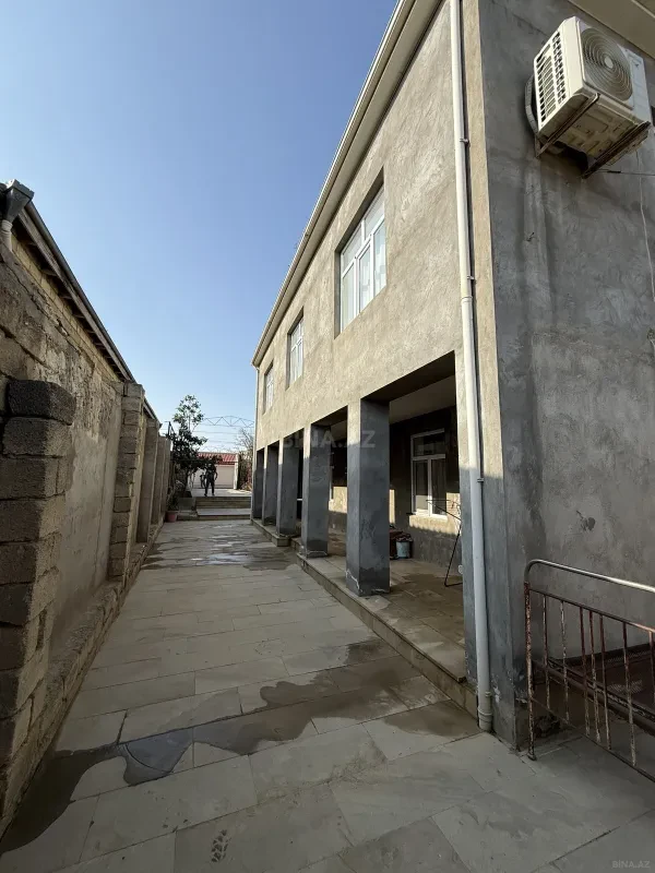 Satılır 5 otaqlı həyət evi 300 m²