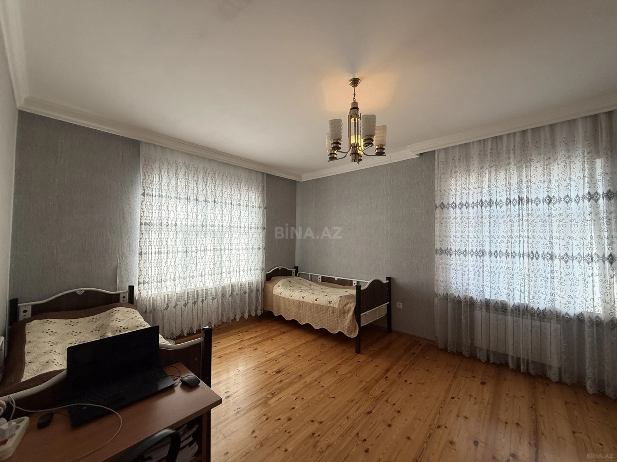 Satılır 5 otaqlı həyət evi 300 m²