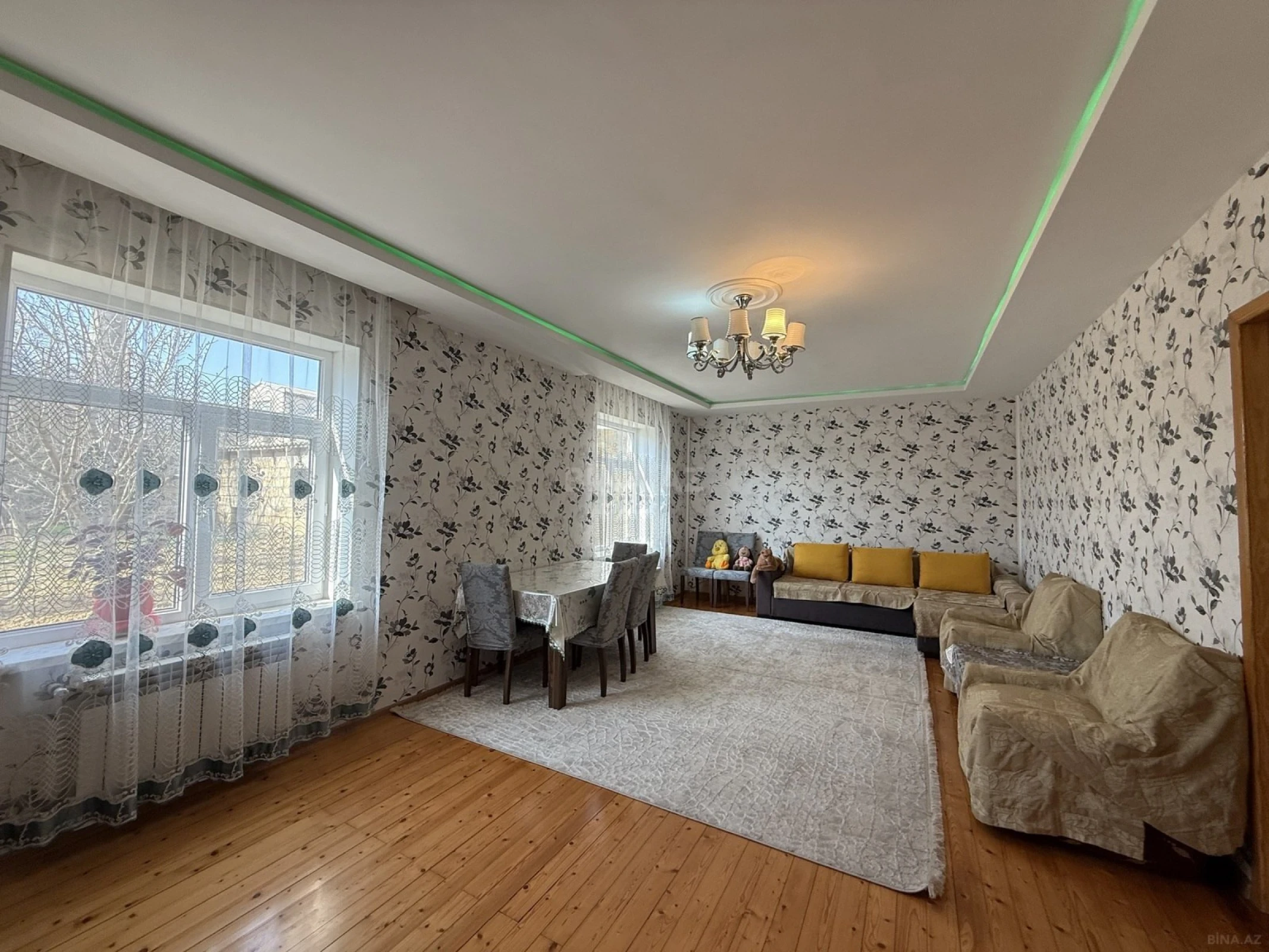 Satılır 5 otaqlı həyət evi 300 m²