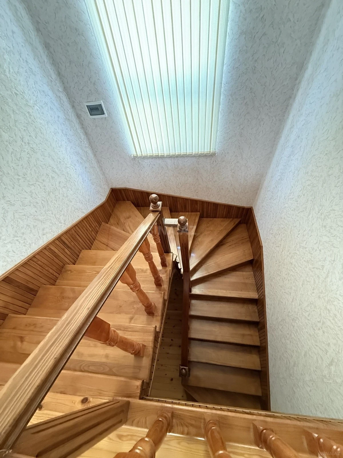 Satılır 5 otaqlı həyət evi 300 m²