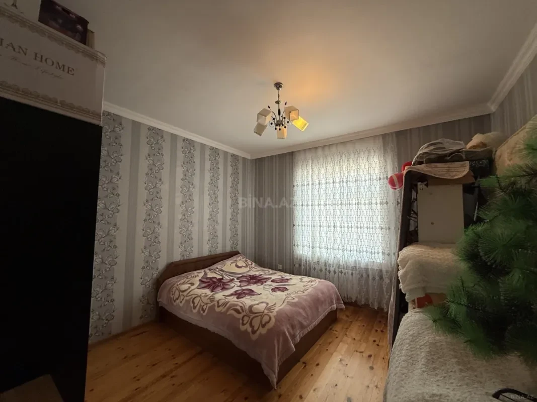 Satılır 5 otaqlı həyət evi 300 m²