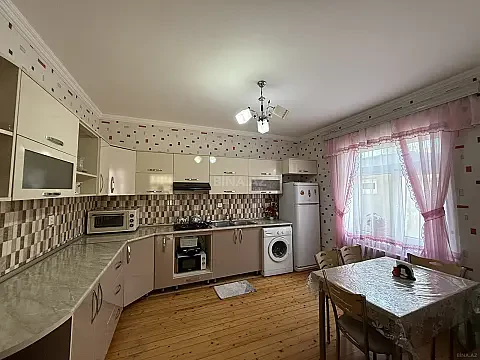Satılır 5 otaqlı həyət evi 300 m²