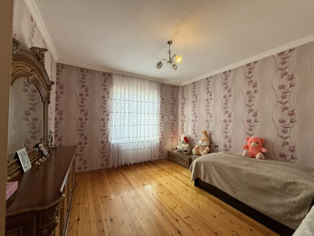 Satılır 5 otaqlı həyət evi 300 m²