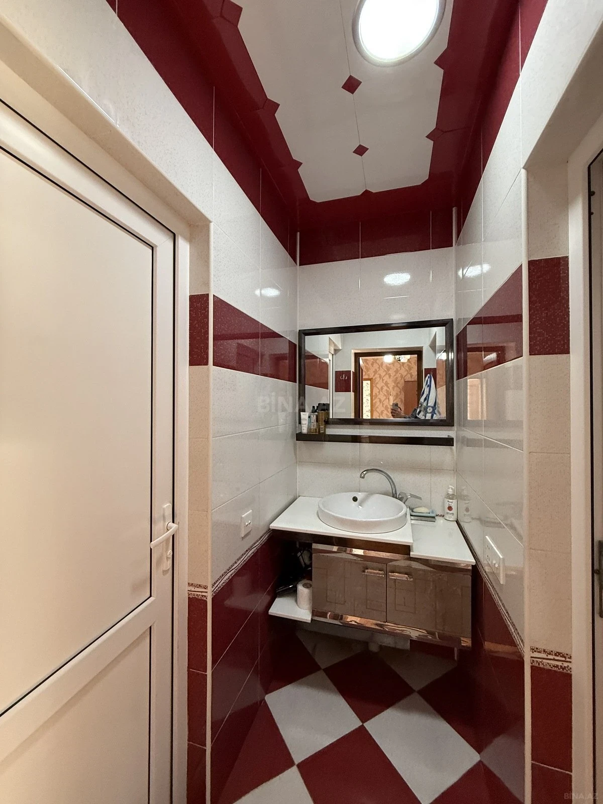 Satılır 5 otaqlı həyət evi 300 m²