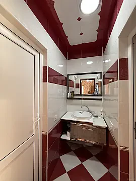 Satılır 5 otaqlı həyət evi 300 m²