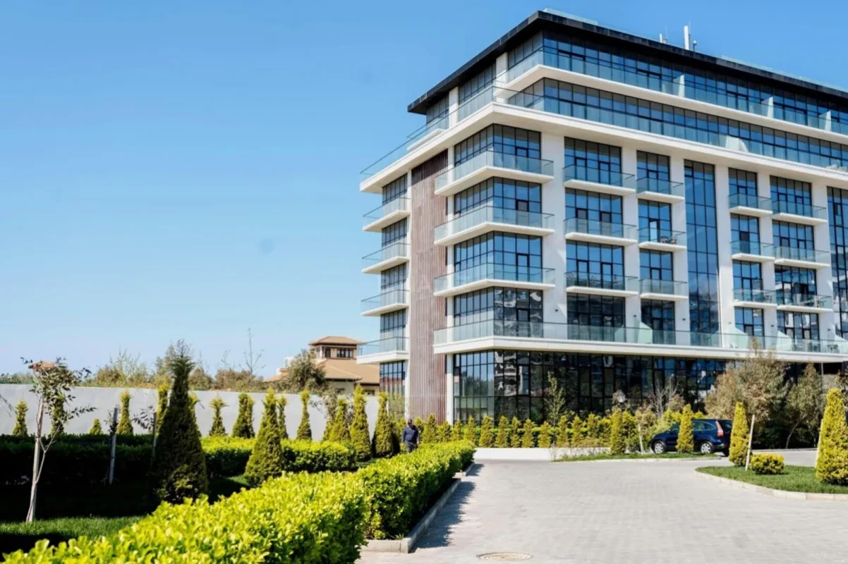 Kirayə verilir 2 otaqlı mənzil 85 m²