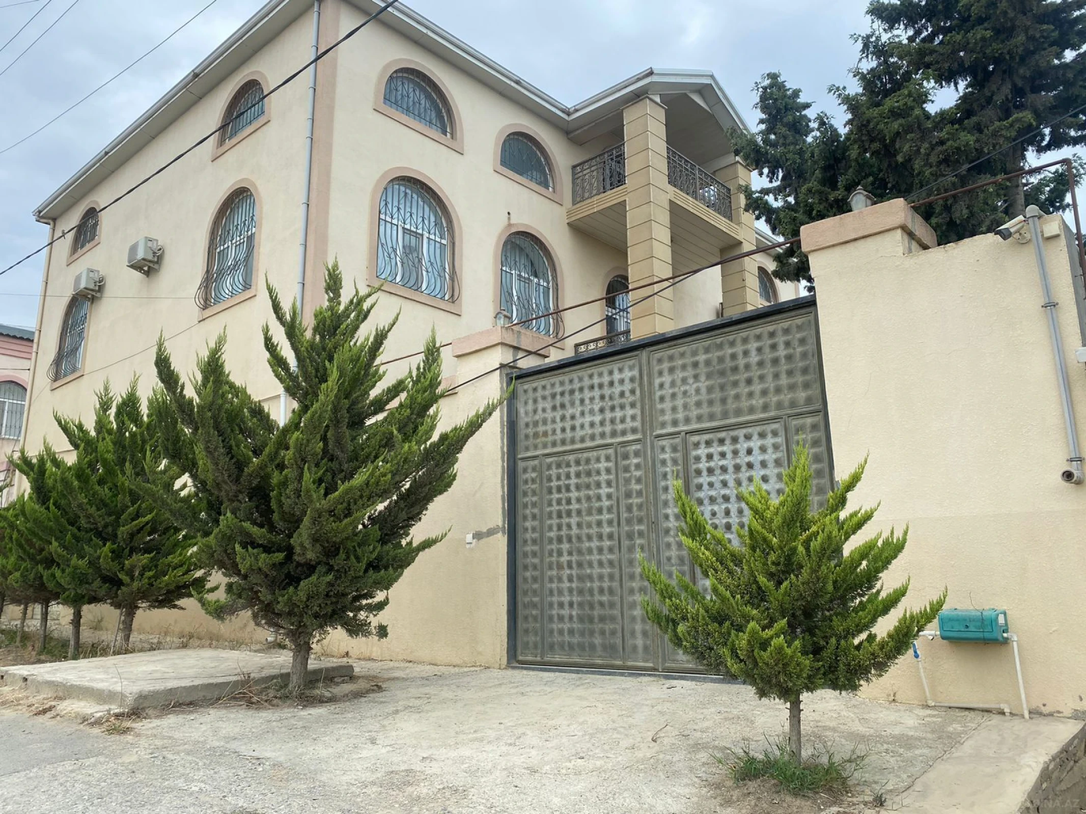 Kirayə verilir 6 otaqlı həyət evi 350 m²