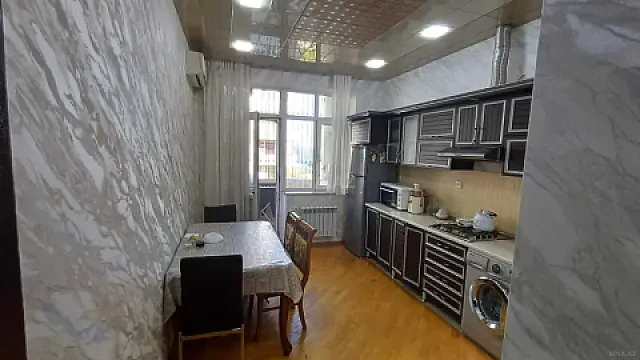 Satılır 2 otaqlı mənzil 85 m²