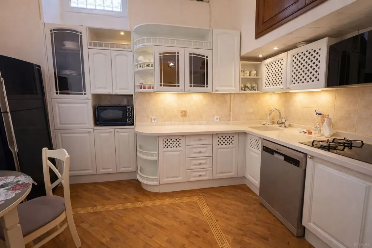 Kirayə verilir 5 otaqlı mənzil 142 m²