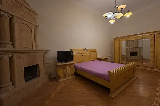 Kirayə verilir 5 otaqlı mənzil 142 m²