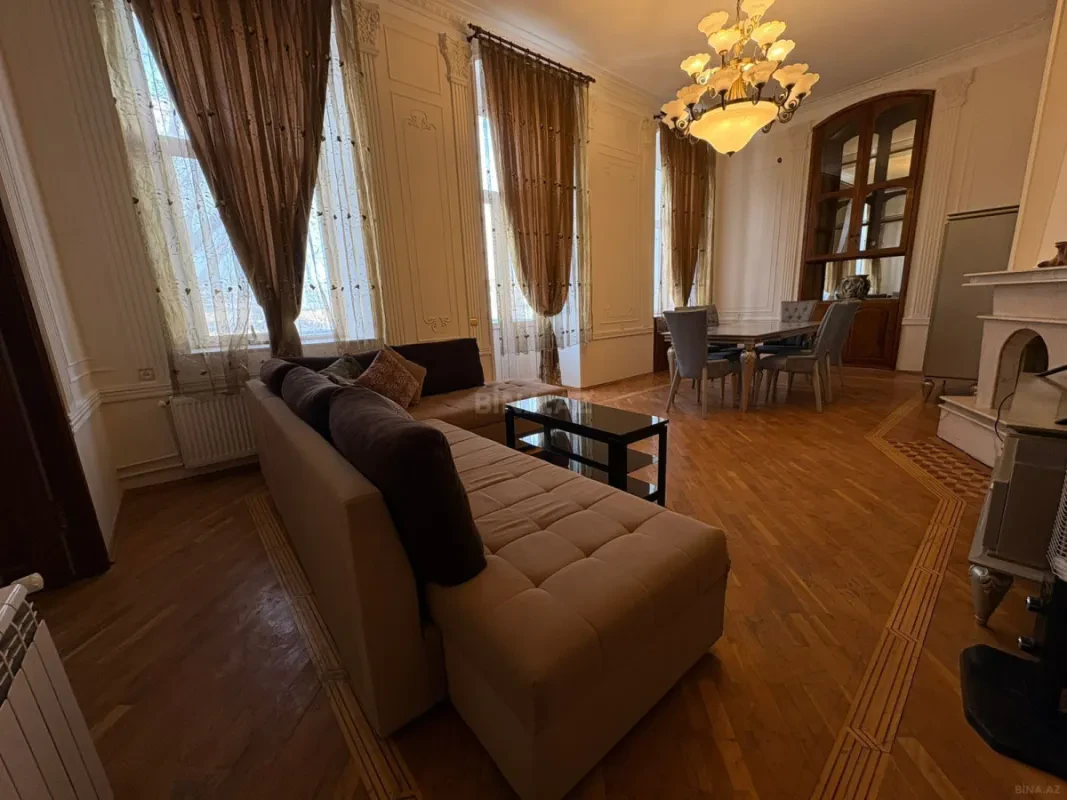 Kirayə verilir 5 otaqlı mənzil 142 m²