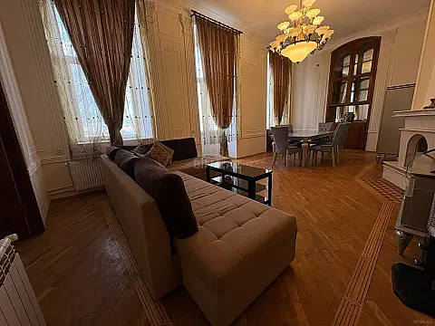 Kirayə verilir 5 otaqlı mənzil 142 m² — Bakı, Nizami 5 otaq 142.00 m²